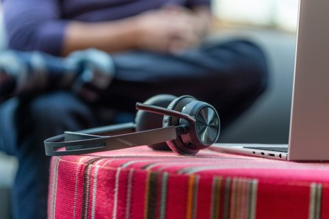 Zestaw słuchawkowy Bluetooth HP Poly Voyager Focus 2 with charge stand Headset USB-A 77Y86AA Zestaw słuchawkowy Bluetooth HP Poly Voyager Focus 2 with charge stand Headset USB-A 77Y86AA