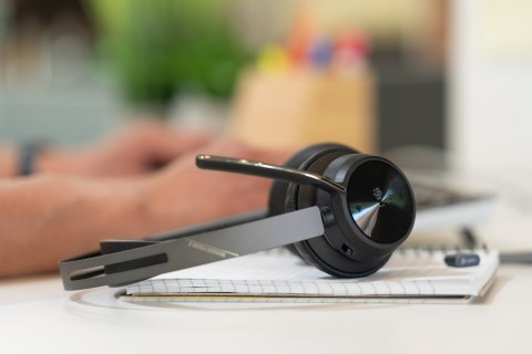 Zestaw słuchawkowy Bluetooth HP Poly Voyager Focus 2 with charge stand Headset USB-A 77Y86AA Zestaw słuchawkowy Bluetooth HP Poly Voyager Focus 2 with charge stand Headset USB-A 77Y86AA