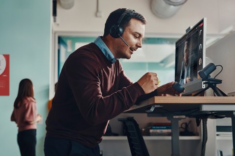 Zestaw słuchawkowy Bluetooth HP Poly Voyager Focus 2 with charge stand Headset USB-A 77Y86AA Zestaw słuchawkowy Bluetooth HP Poly Voyager Focus 2 with charge stand Headset USB-A 77Y86AA