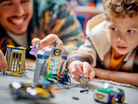 Klocki LEGO BATMAN 76272 Jaskinia Batmana z Batmanem, Batgirl i Jokerem Klocki LEGO BATMAN 76272 Jaskinia Batmana z Batmanem, Batgirl i Jokerem
