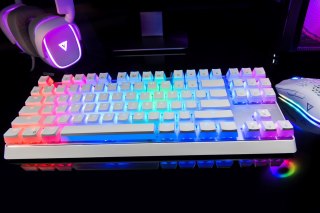 MODECOM VOLCANO LANPARTY BIAŁA PRZEWODOWA KLAWIATURA MECHANICZNA RGB (BRĄZOWY PRZEŁĄCZNIK OUTEMU) PUDDING EDITION