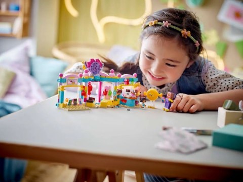 LEGO FRIENDS 42649 Sklep z cukierkami w Heartlake LEGO FRIENDS 42649 Sklep z cukierkami w Heartlake