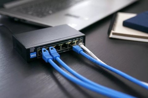 Extralink KRIOS Switch PoE 4x Gigabit PoE/PoE+, 2x Extralink KRIOS Switch PoE 4x Gigabit PoE/PoE+, 2x
